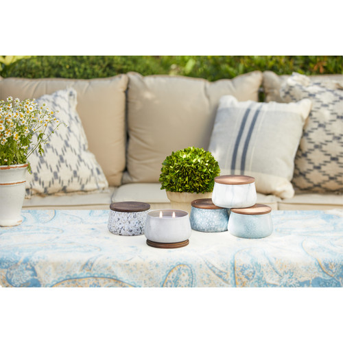 Yankee Candle® Fresh Rain Outdoor közepes gyertya 283 g